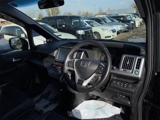 ステップワゴンスパーダ Ｚ　クールスピリット　インターナビ　セレクション　４ＷＤ　ＥＴＣ　バックカメラ　ナビ　ＴＶ　オートクルーズコントロール　両側電動スライドドア　ＨＩＤ　スマートキー　アイドリングストップ　電動格納ミラー　３列シート　ＣＶＴ　アルミホイール　ＣＤ（41枚目）