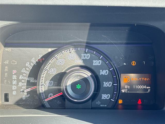 ステップワゴンスパーダ Ｚ　クールスピリット　インターナビ　セレクション　４ＷＤ　ＥＴＣ　バックカメラ　ナビ　ＴＶ　オートクルーズコントロール　両側電動スライドドア　ＨＩＤ　スマートキー　アイドリングストップ　電動格納ミラー　３列シート　ＣＶＴ　アルミホイール　ＣＤ（49枚目）