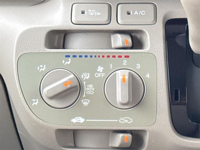 Ｎ－ＢＯＸ Ｇ　４ＷＤ　両側スライドドア　スマートキー　アイドリングストップ　電動格納ミラー　ベンチシート　ＣＶＴ　盗難防止システム　ＡＢＳ　ＥＳＣ　ＣＤ　ミュージックプレイヤー接続可　アルミホイール　衝突安全ボディ（5枚目）