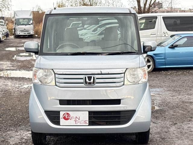 Ｎ－ＢＯＸ Ｇ　４ＷＤ　両側スライドドア　スマートキー　アイドリングストップ　電動格納ミラー　ベンチシート　ＣＶＴ　盗難防止システム　ＡＢＳ　ＥＳＣ　ＣＤ　ミュージックプレイヤー接続可　アルミホイール　衝突安全ボディ（12枚目）