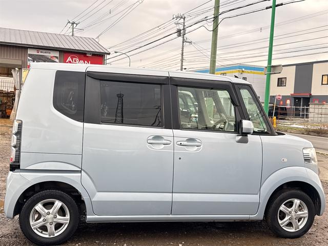 Ｎ－ＢＯＸ Ｇ　４ＷＤ　両側スライドドア　スマートキー　アイドリングストップ　電動格納ミラー　ベンチシート　ＣＶＴ　盗難防止システム　ＡＢＳ　ＥＳＣ　ＣＤ　ミュージックプレイヤー接続可　アルミホイール　衝突安全ボディ（25枚目）