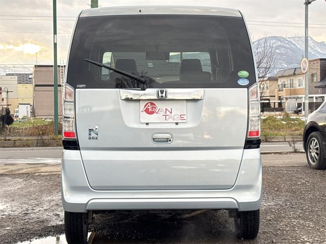 Ｎ－ＢＯＸ Ｇ　４ＷＤ　両側スライドドア　スマートキー　アイドリングストップ　電動格納ミラー　ベンチシート　ＣＶＴ　盗難防止システム　ＡＢＳ　ＥＳＣ　ＣＤ　ミュージックプレイヤー接続可　アルミホイール　衝突安全ボディ（27枚目）