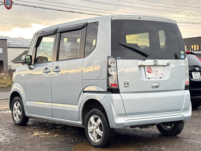 Ｎ－ＢＯＸ Ｇ　４ＷＤ　両側スライドドア　スマートキー　アイドリングストップ　電動格納ミラー　ベンチシート　ＣＶＴ　盗難防止システム　ＡＢＳ　ＥＳＣ　ＣＤ　ミュージックプレイヤー接続可　アルミホイール　衝突安全ボディ（28枚目）