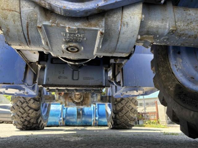 日本 日立　ＬＸ２０－７　ミニショベル　３６０００時間　スノータイヤ　０．４立米　自動水平（12枚目）