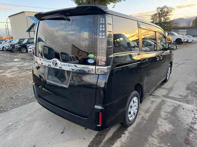 ヴォクシー Ｘ　４ＷＤ（9枚目）