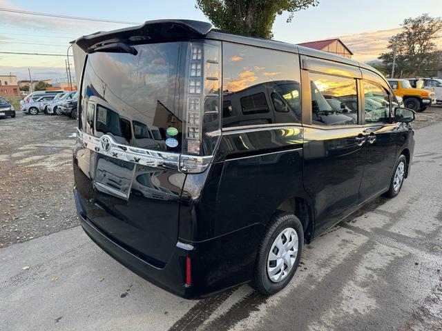 ヴォクシー Ｘ　４ＷＤ（10枚目）