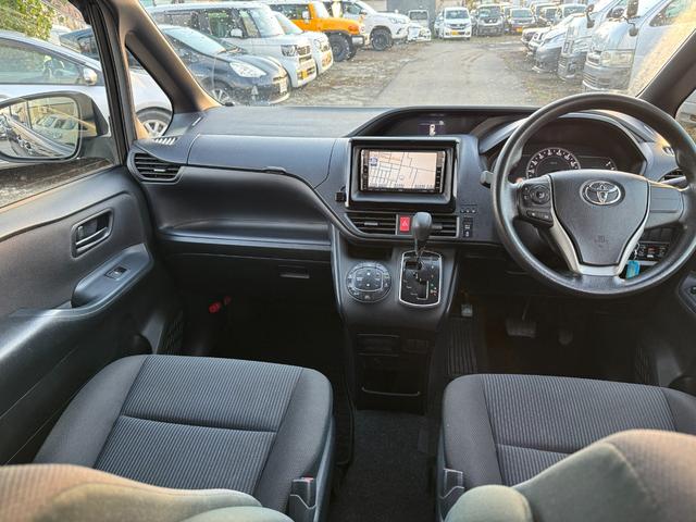 ヴォクシー Ｘ　４ＷＤ（14枚目）