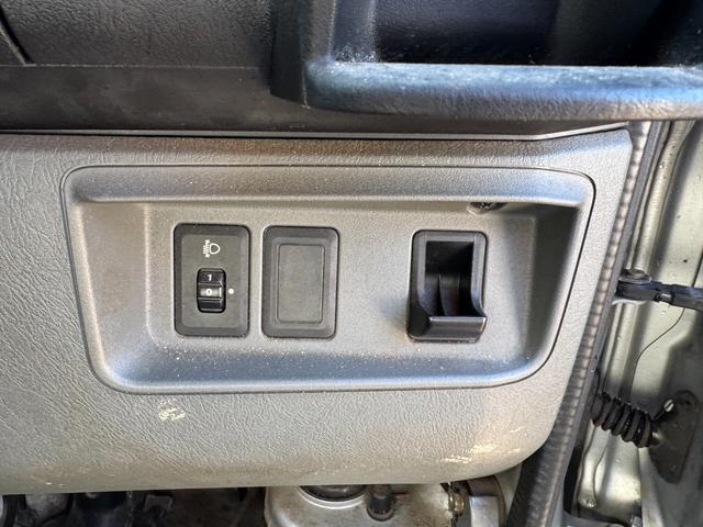 NV100クリッパーバン DX 4WD(16枚目)