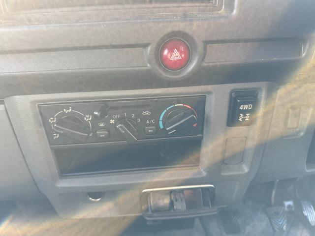 NV100クリッパーバン DX 4WD(19枚目)