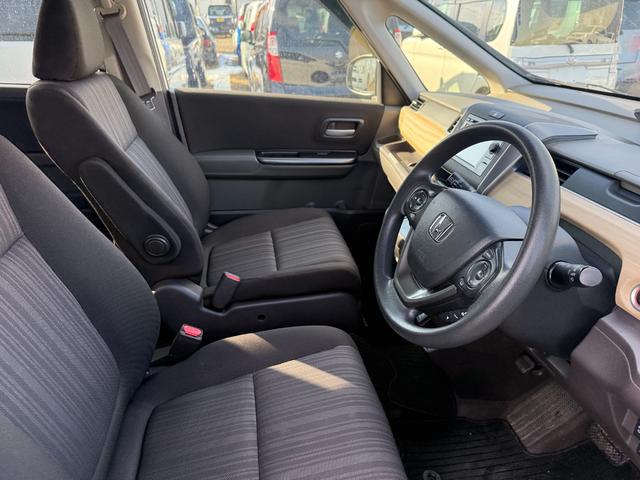 フリードハイブリッド ハイブリッド・Ｇホンダセンシング　４ＷＤ（13枚目）