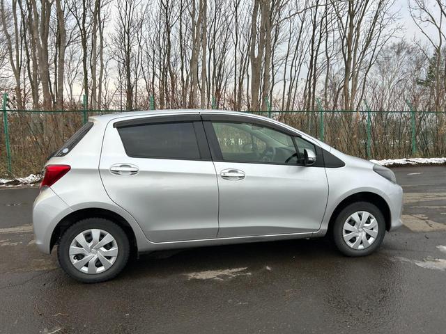 ヴィッツ F 4WD(10枚目)