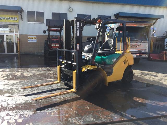 コマツ 中古 フォークリフト FD25C-15(2枚目)