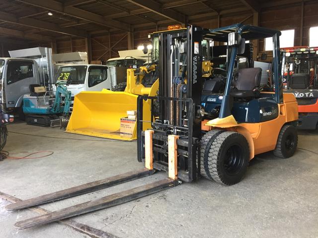 トヨタ 中古 フォークリフト 7FD30(2枚目)