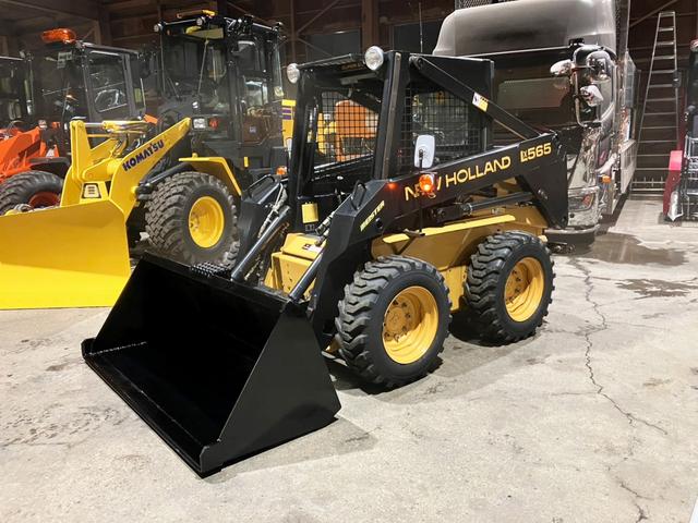 日本 ニューホランド 中古 スキッドローダー LX565(2枚目)