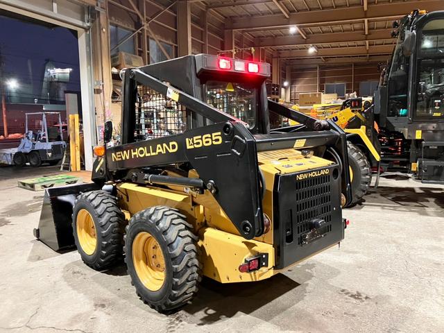 日本 ニューホランド 中古 スキッドローダー LX565(3枚目)