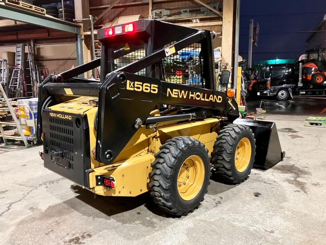 日本 ニューホランド 中古 スキッドローダー LX565(4枚目)