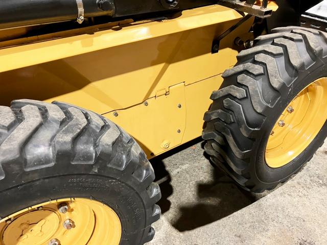 日本 ニューホランド 中古 スキッドローダー LX565(8枚目)
