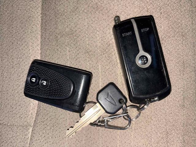 ムーヴ Ｘリミテッド　４ＷＤ　バックカメラ　ナビ　ＴＶ　スマートキー　アイドリングストップ　ベンチシート　ＣＶＴ　盗難防止システム　ＡＢＳ　ＣＤ　ミュージックプレイヤー接続可　アルミホイール　衝突安全ボディ　エアコン（9枚目）