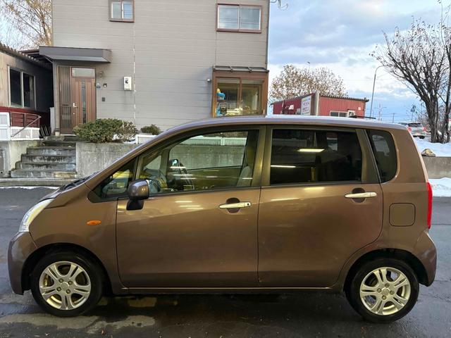 ムーヴ Ｘリミテッド　４ＷＤ　バックカメラ　ナビ　ＴＶ　スマートキー　アイドリングストップ　ベンチシート　ＣＶＴ　盗難防止システム　ＡＢＳ　ＣＤ　ミュージックプレイヤー接続可　アルミホイール　衝突安全ボディ　エアコン（17枚目）