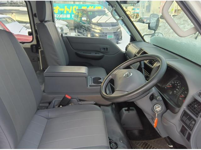 バネットバン 　４ＷＤ（切り替え付き）　２／５人乗り　車検９年１月　ナビ＆ＴＶ付　夏冬タイヤ付　４ＷＤ切り替付き　２／５人乗り　ＡＢＳ　エアコン夏冬タイヤ付き（9枚目）