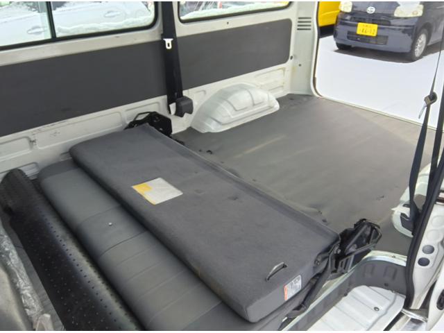 バネットバン 　４ＷＤ（切り替え付き）　２／５人乗り　車検９年１月　ナビ＆ＴＶ付　夏冬タイヤ付　４ＷＤ切り替付き　２／５人乗り　ＡＢＳ　エアコン夏冬タイヤ付き（12枚目）