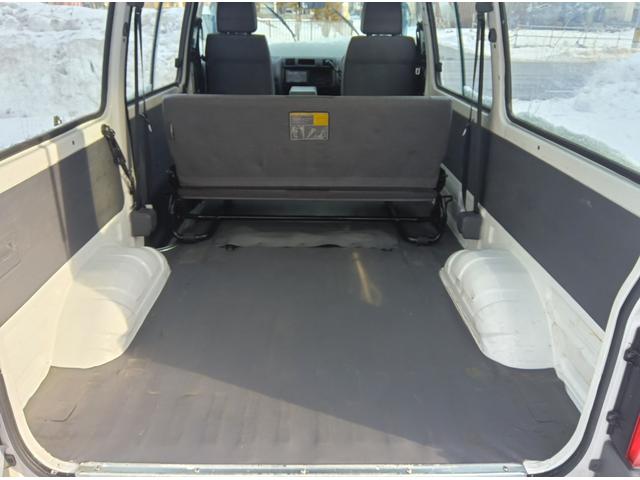 バネットバン 　４ＷＤ（切り替え付き）　２／５人乗り　車検９年１月　ナビ＆ＴＶ付　夏冬タイヤ付　４ＷＤ切り替付き　２／５人乗り　ＡＢＳ　エアコン夏冬タイヤ付き（13枚目）