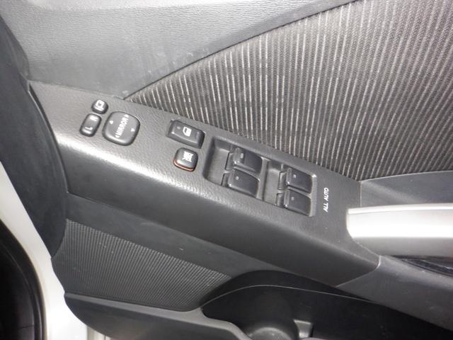 アイシス プラタナ 4WD ナビ TV B/T Bカメラ パワスラ スマートキー プッシュスタート ETC 社外エンスタ クリアランスソナー リアヒーター 寒冷地仕様 フォグランプ オートエアコン 社外AW(28枚目)