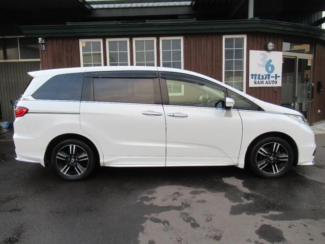 オデッセイ アブソルート・アドバンス　４ＷＤ＆特別仕様車＆インターナビ＆マルチビューカメラ＆両側パワースライドドア＆ウエルカムライト＆ＬＥＤヘッドライト＆純正アルミホイール＆ＨＤＭＩ（3枚目）