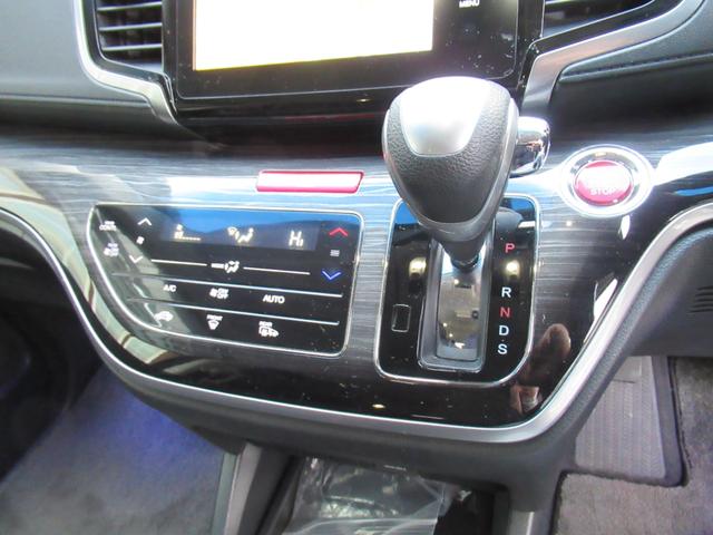 オデッセイ アブソルート・アドバンス　４ＷＤ＆特別仕様車＆インターナビ＆マルチビューカメラ＆両側パワースライドドア＆ウエルカムライト＆ＬＥＤヘッドライト＆純正アルミホイール＆ＨＤＭＩ（9枚目）