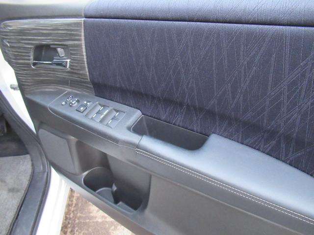 オデッセイ アブソルート・アドバンス　４ＷＤ＆特別仕様車＆インターナビ＆マルチビューカメラ＆両側パワースライドドア＆ウエルカムライト＆ＬＥＤヘッドライト＆純正アルミホイール＆ＨＤＭＩ（13枚目）