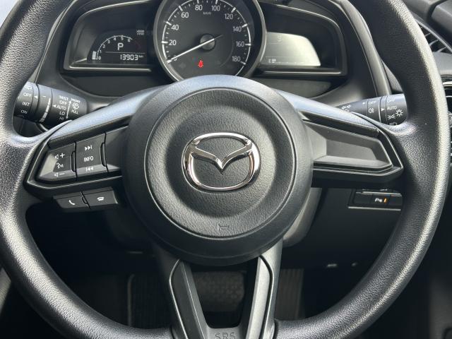 �n���h���ɂ́A�A�N�Z���y�_���𓥂܂��ɒ葬���s����J�y���ɍv������N���[�Y�R���g���[���ƁA�n���h�������𗣂����ɃI�[�f�B�I�𑀍�ł���̂ň��S�����ƂĂ��オ��X�e�A�����O�����R�����t���Ă��܂��I