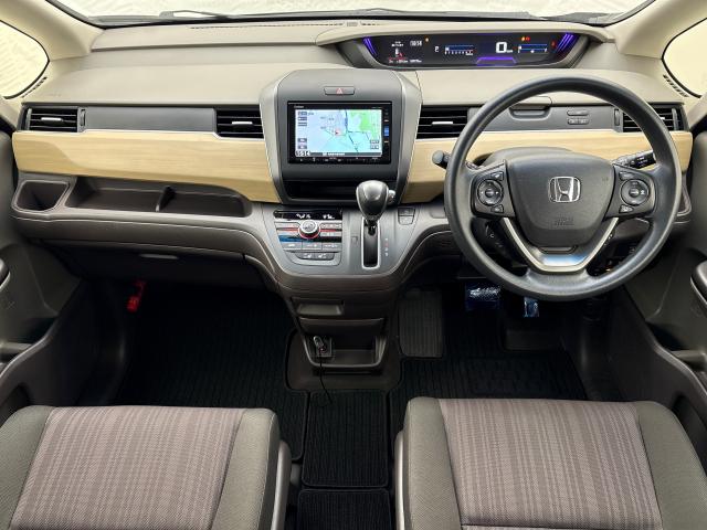 フリード Ｇ・ホンダセンシング　純正ナビ　ＴＶフル　リアカメラ　エンスタ　ドラレコ　夏冬タイヤ付（12枚目）