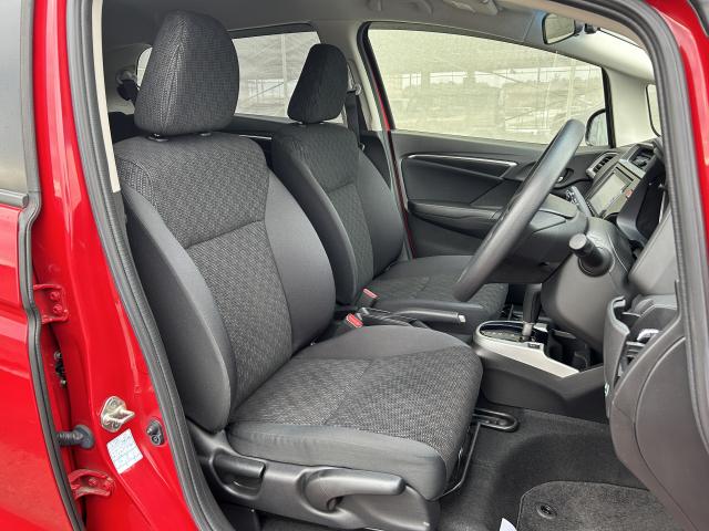 フィット １３Ｇ・Ｆパッケージ　純正ナビ　リアカメラ　ドラレコ　夏冬タイヤ付（18枚目）