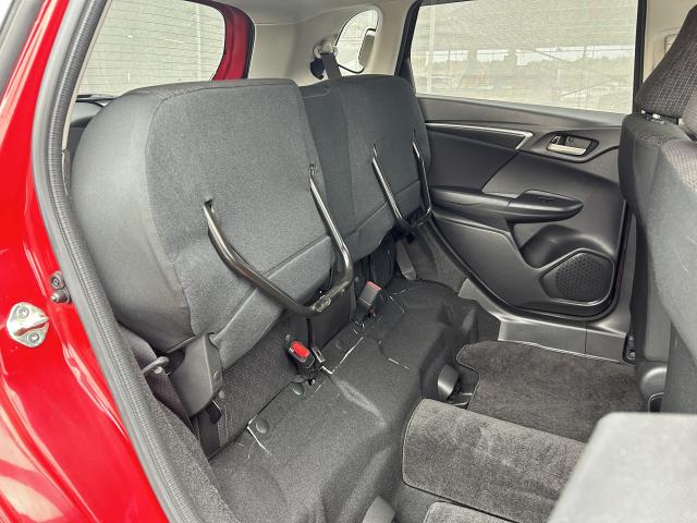 フィット １３Ｇ・Ｆパッケージ　純正ナビ　リアカメラ　ドラレコ　夏冬タイヤ付（20枚目）