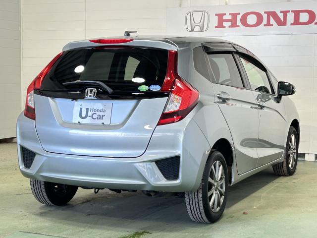 フィット １３Ｇ・Ｆパッケージ　純正ナビ　ＴＶワンセグ　リアカメラ　夏冬タイヤ付　ＥＴＣ（8枚目）