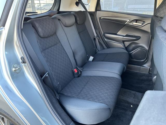 フィット １３Ｇ・Ｆパッケージ　純正ナビ　ＴＶワンセグ　リアカメラ　夏冬タイヤ付　ＥＴＣ（20枚目）