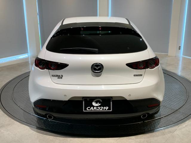 ＭＡＺＤＡ３ファストバック １５Ｓツーリング　４ＷＤ　純正ナビ　３６０°ビューモニター　地デジＴＶ　レーダークルーズコントロール　ＬＥＤライト　フルオートエアコン　盗難防止システム　衝突安全ボディ（4枚目）