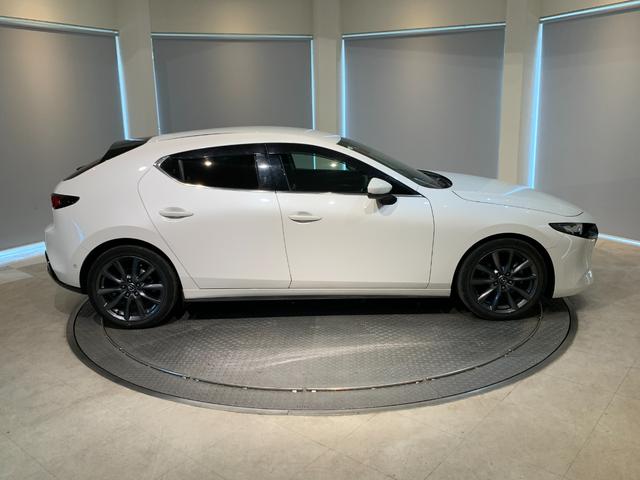 ＭＡＺＤＡ３ファストバック １５Ｓツーリング　４ＷＤ　純正ナビ　３６０°ビューモニター　地デジＴＶ　レーダークルーズコントロール　ＬＥＤライト　フルオートエアコン　盗難防止システム　衝突安全ボディ（6枚目）