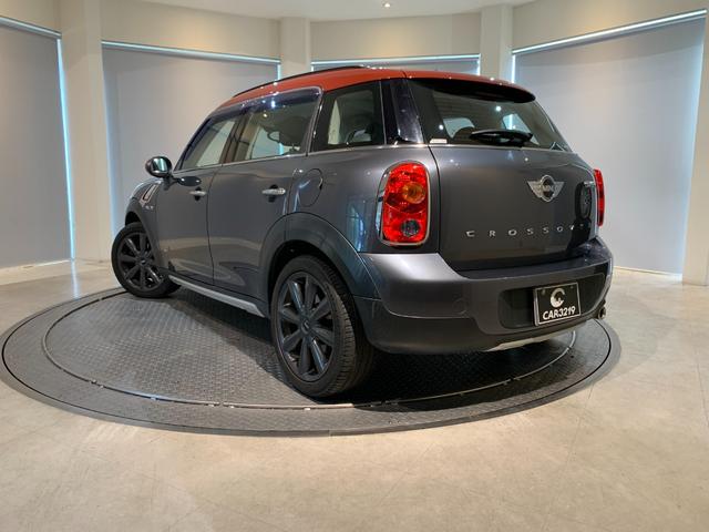 ＭＩＮＩ クーパーＤ　クロスオーバー　オール４　パークレーン　特別仕様車　専用ボディカラー　純正ナビ　地デジＴＶ　Ｂカメラ　ＨＩＤヘッドランプ　シートヒーター　夏冬タイヤ　ＥＴＣ（11枚目）