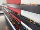 壁には数百台のミニカーを展示しております!中には希少なミニカーも…
