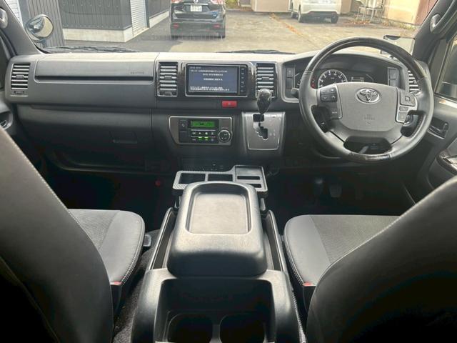 ハイエースバン 　４ＷＤ　モデリスタ　保証付　記録簿　夏冬タイヤホイール　夏冬ワイパー　ナビ　ＢＬＵＥＴＯＯＴＨ　ＥＴＣ　ドライブレコーダー　バックカメラ　クリアランスソナー　両側スライドドア　ＣＤ（3枚目）