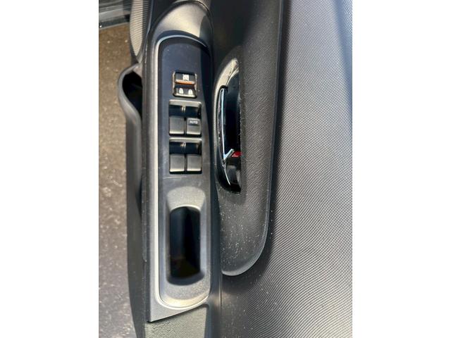 アクア Ｇ　車検整備付　エンジンスターター　夏冬タイヤホイール　夏冬ワイパー　ナビ　ＢＬＵＥＴＯＯＴＨ　ＥＳＣ　オートミラー　パワーウィンドウ（7枚目）