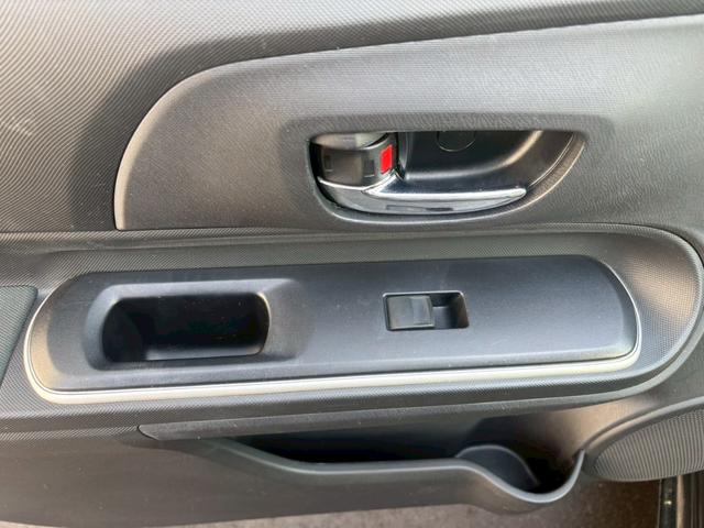 アクア Ｇ　車検整備付　エンジンスターター　夏冬タイヤホイール　夏冬ワイパー　ナビ　ＢＬＵＥＴＯＯＴＨ　ＥＳＣ　オートミラー　パワーウィンドウ（16枚目）