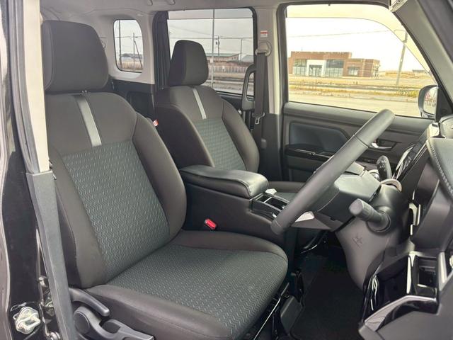 ルーミー カスタムG 4WD シートヒーター 純正エンスタ 両側電動スライドドア エアロ 整備付 保証付 純正アルミ 夏冬タイヤホイール 夏冬ワイパー ナビ BLUETOOTH ドライブレコーダー ETC バックカメラ(27枚目)