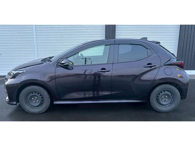 ヤリス X マニュアル車 整備付 保証付 夏冬タイヤホイールセット 夏冬ワイパーセット ナビ BLUETOOTH ドライブレコーダー ミュージックプレイヤー接続可 オートハイビーム 電格ドアミラー USBポート(6枚目)