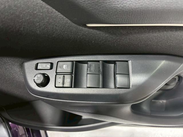 ヤリス X マニュアル車 整備付 保証付 夏冬タイヤホイールセット 夏冬ワイパーセット ナビ BLUETOOTH ドライブレコーダー ミュージックプレイヤー接続可 オートハイビーム 電格ドアミラー USBポート(14枚目)