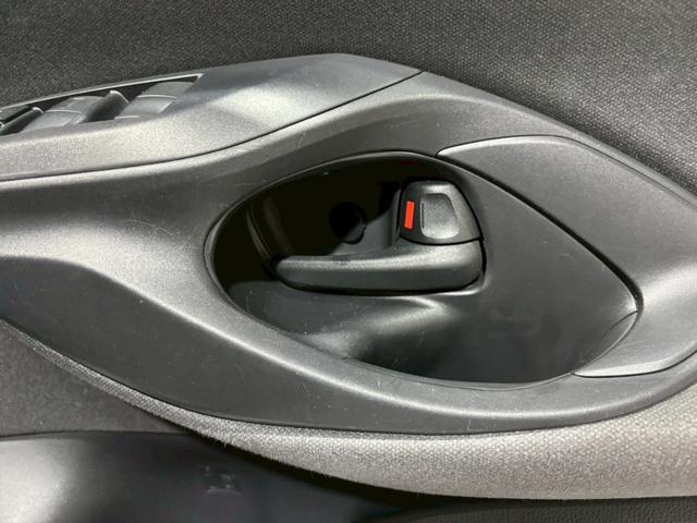 ヤリス X マニュアル車 整備付 保証付 夏冬タイヤホイールセット 夏冬ワイパーセット ナビ BLUETOOTH ドライブレコーダー ミュージックプレイヤー接続可 オートハイビーム 電格ドアミラー USBポート(15枚目)