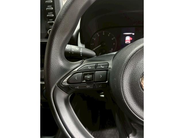 ヤリス X マニュアル車 整備付 保証付 夏冬タイヤホイールセット 夏冬ワイパーセット ナビ BLUETOOTH ドライブレコーダー ミュージックプレイヤー接続可 オートハイビーム 電格ドアミラー USBポート(18枚目)