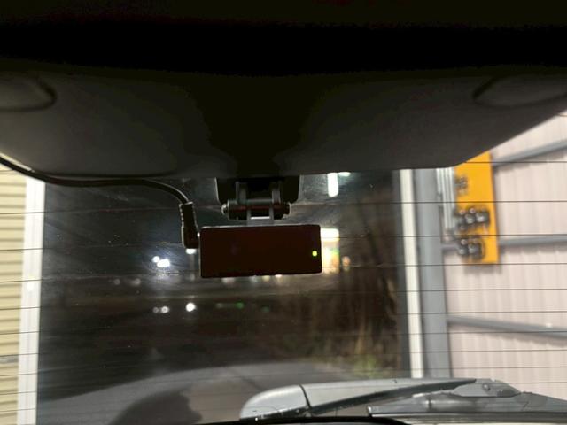 ヤリス X マニュアル車 整備付 保証付 夏冬タイヤホイールセット 夏冬ワイパーセット ナビ BLUETOOTH ドライブレコーダー ミュージックプレイヤー接続可 オートハイビーム 電格ドアミラー USBポート(20枚目)