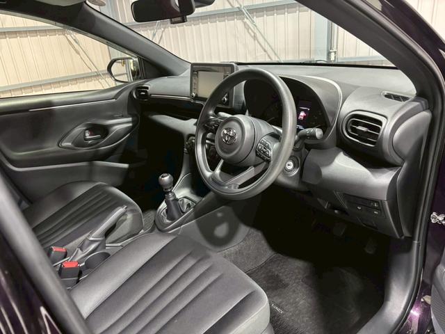 ヤリス X マニュアル車 整備付 保証付 夏冬タイヤホイールセット 夏冬ワイパーセット ナビ BLUETOOTH ドライブレコーダー ミュージックプレイヤー接続可 オートハイビーム 電格ドアミラー USBポート(21枚目)